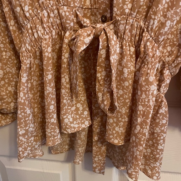 NWOT Sweet Rain Floral Top - Picture 3 of 6